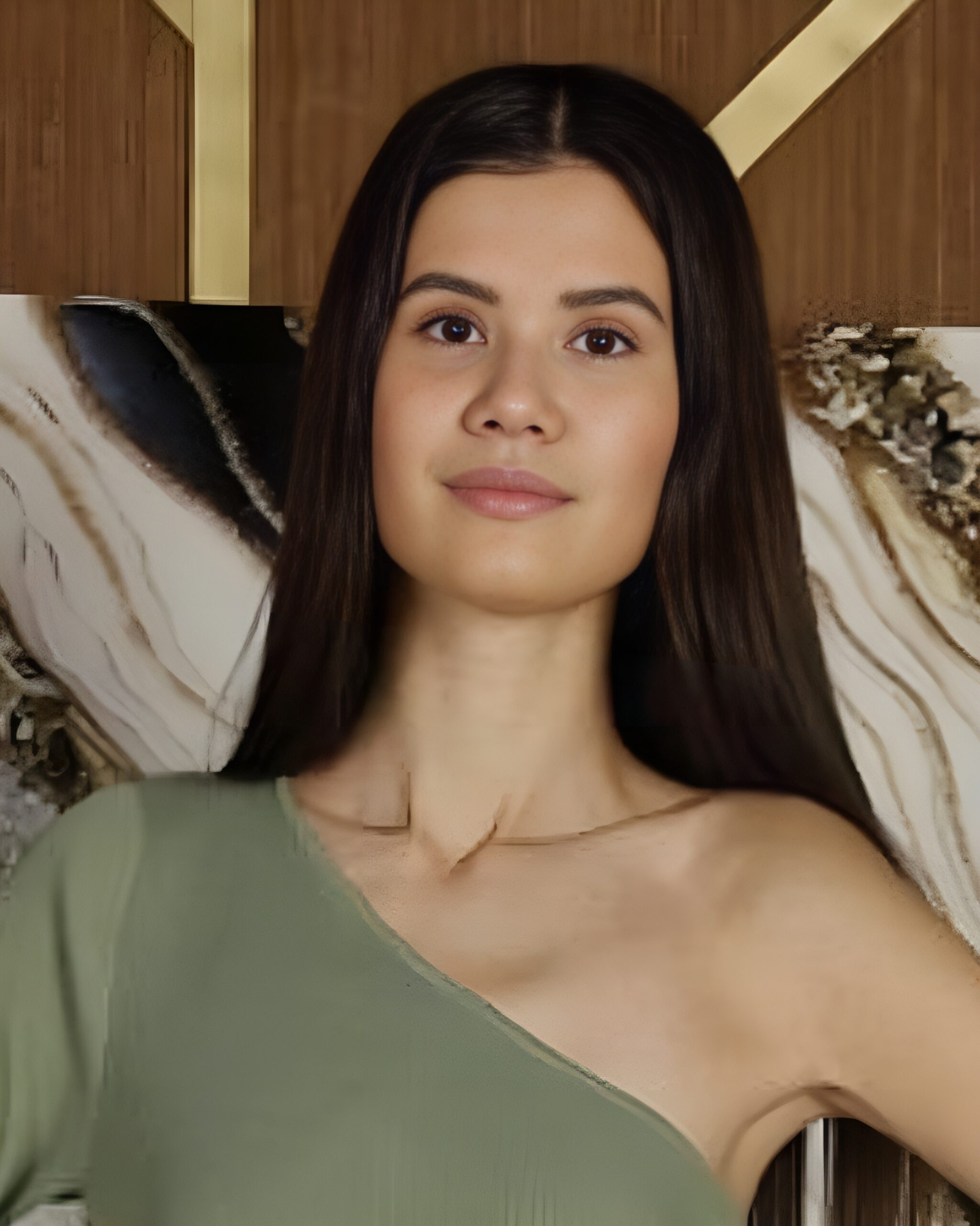 Evelin Elle's Social Media Strategy: Building a Brand Beyond Acting